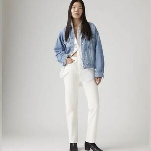 Levi’s wedgie straight jeans in white stone wash. Size 29. Worn once.